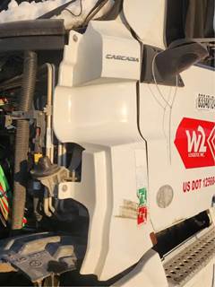 Freightliner Cascadia 126 Cowl