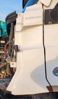 Freightliner Cascadia 126 Cowl