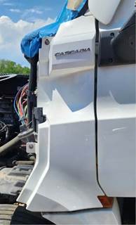 Freightliner Cascadia 126 Cowl