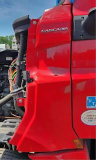 Freightliner Cascadia 126 Cowl