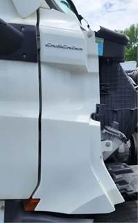 Freightliner Cascadia 126 Cowl