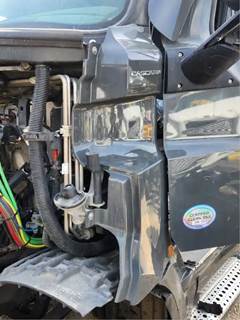 Freightliner Cascadia 126 Cowl