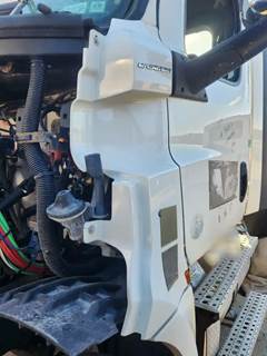 Freightliner Cascadia 126 Cowl
