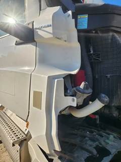 Freightliner Cascadia 126 Cowl