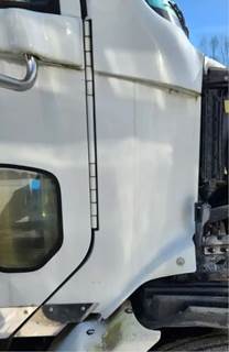 Freightliner Columbia 112 Cowl