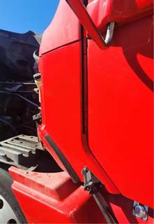 Freightliner Columbia 120 Cowl