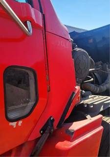 Freightliner Columbia 120 Cowl