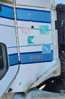 Freightliner Columbia 120 Cowl