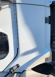 Freightliner Columbia 120 Cowl