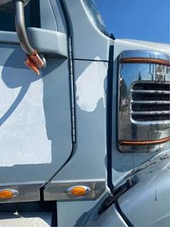 Freightliner Coronado 122 SD Cowl for a 2013 Freightliner 122SD