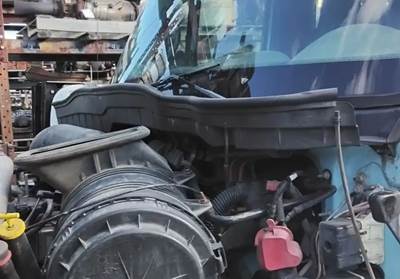 International 7400 Cowl