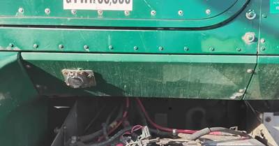 International 9200i Cowl