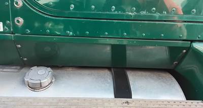 International 9200i Cowl