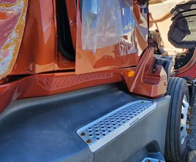 International LT625 Cowl