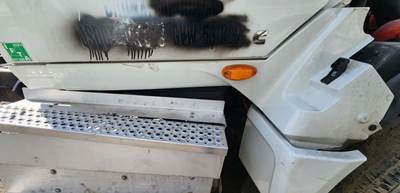 International LT625 Cowl