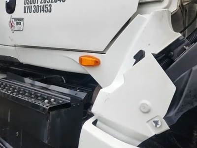 International LT625 Cowl