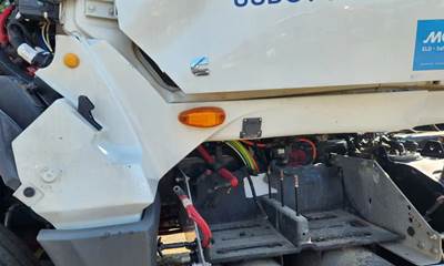 International LT625 Cowl