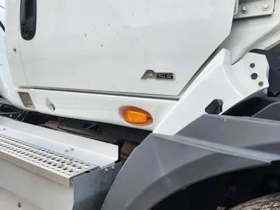 International RH613 Cowl