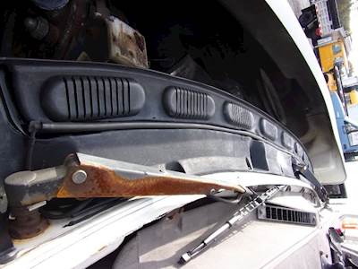 Mack Vision CX612 Cowl for a 2005 Mack CX612 VISION