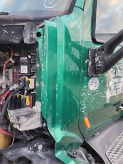 Peterbilt 579 Cowl