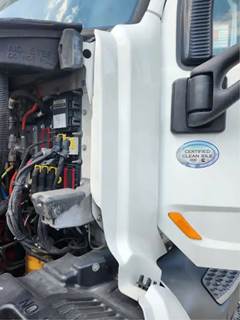 Peterbilt 579 Cowl