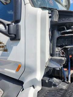 Peterbilt 579 Cowl