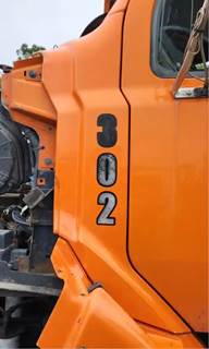 Sterling L9500 Cowl
