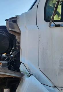 Sterling L9500 Cowl