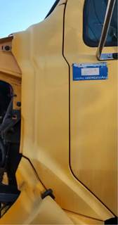 Sterling LT8500 Cowl