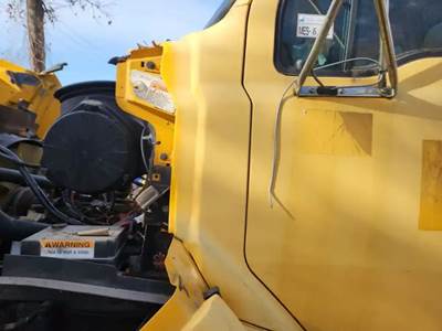 Sterling LT8500 Cowl