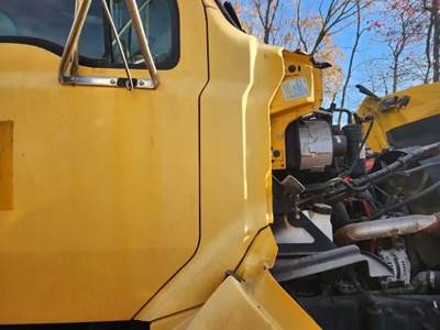 Sterling LT8500 Cowl