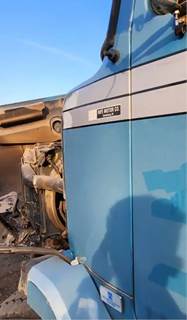 Volvo / WhiteGMC Autocar ACL64 Cowl for a 1994 White AUTOCAR ACL64