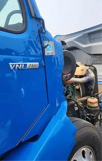 Volvo VNL Cowl