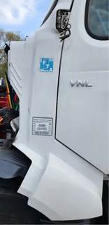 Volvo VNL Cowl