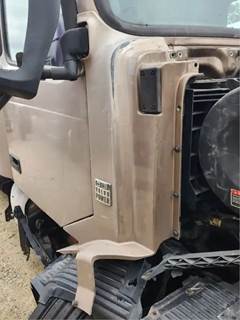 Volvo VNL Cowl