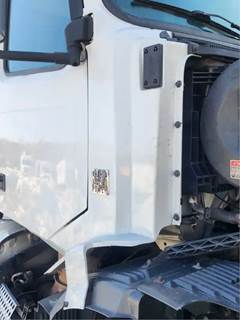 Volvo VNL Cowl