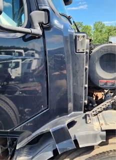 Volvo VNL Cowl