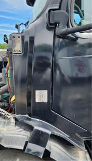 Volvo VNL Cowl
