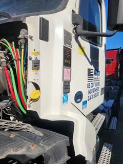 Volvo VNL Cowl