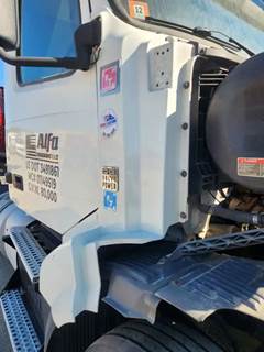 Volvo VNL Cowl