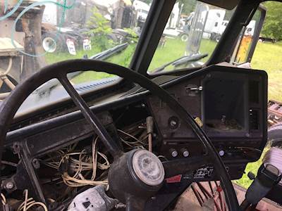 Freightliner FLD112 Dashboard Assembly for a 1986 Freightliner FLD112SD