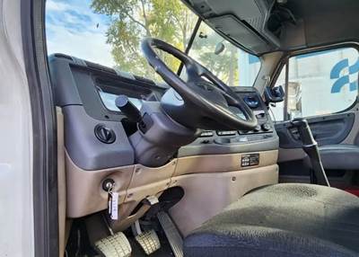 Freightliner Cascadia 113 Dashboard Assembly