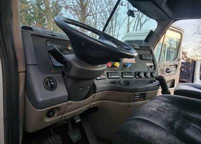 Freightliner Cascadia 113 Dashboard Assembly
