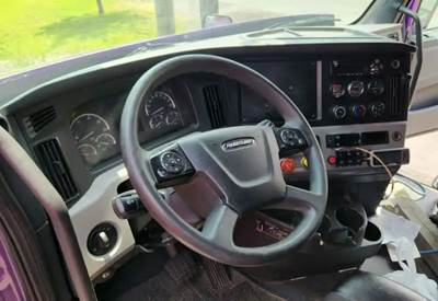 Freightliner Cascadia 126 Dashboard Assembly