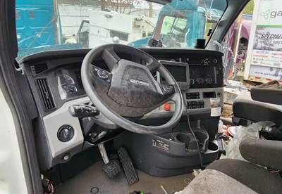 Freightliner Cascadia 126 Dashboard Assembly