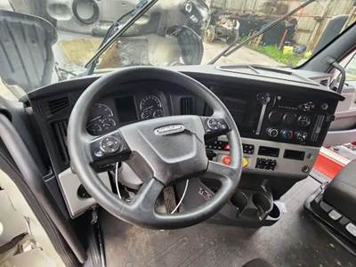 Freightliner Cascadia 126 Dashboard Assembly
