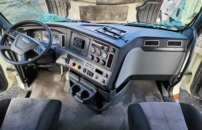 Freightliner Cascadia 126 Dashboard Assembly