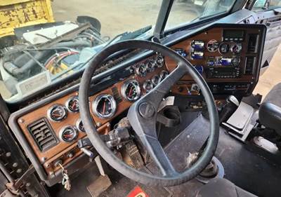 Freightliner FLD120SD Dashboard Assembly for a 2008 Freightliner FLD120SD Glider