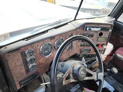 International F9370 Dashboard Assembly for a 1997 International F-9370