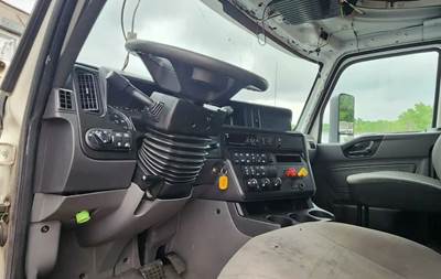 International LT625 Dashboard Assembly